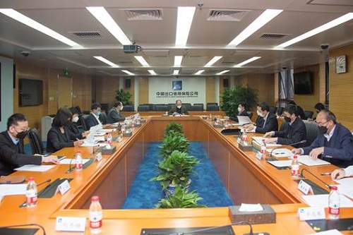 中国信保召开党委（扩大）会议学习贯彻中央政治局常委会会议精神