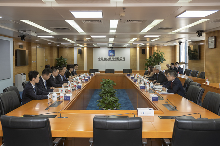 中国信保总经理盛和泰会见香港出口信用保险局总监赵民忠